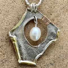 Aurum Pendulum  & White Pearl #597