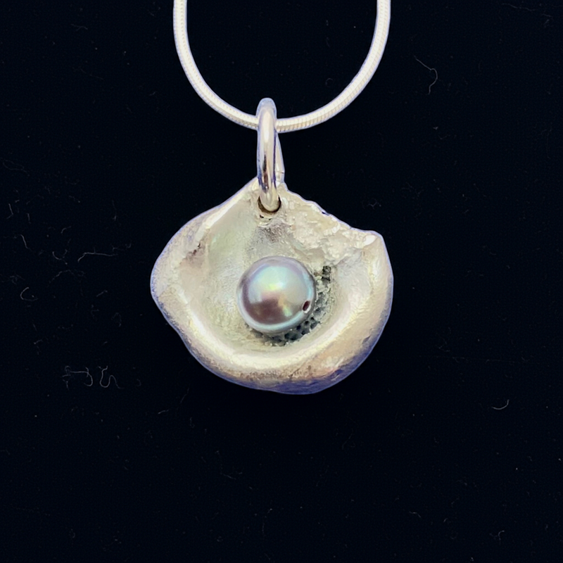 #704 Waterlily w/gray pearl