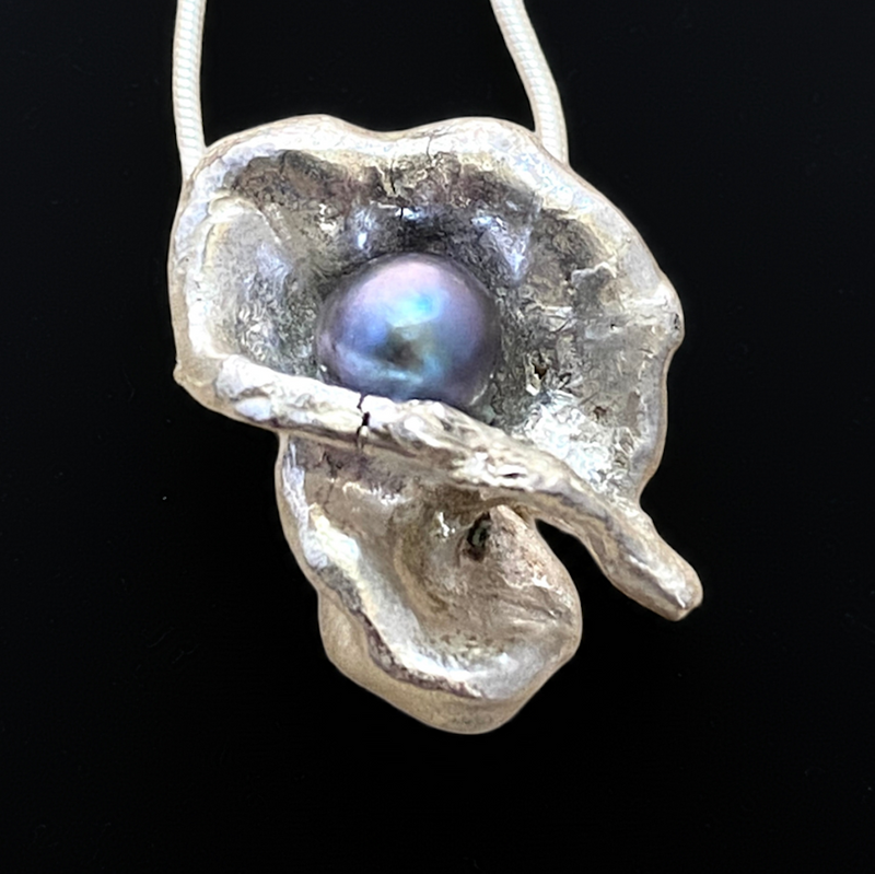 #774 Waterlily w/Gray Pearl