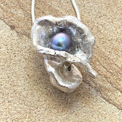 #774 Waterlily w/Gray Pearl
