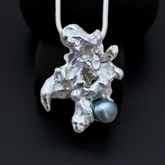 #775 Salt Flower w/Gray Pearl