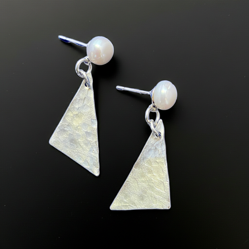 #800 White Pearl & Triangle Earrings